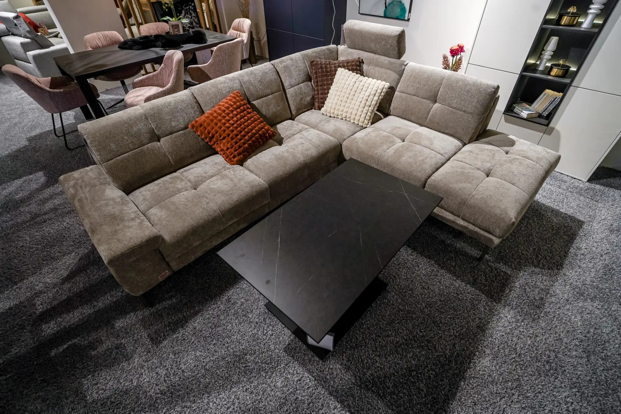 moebelmeyer-ecksofa-beige-couchtisch-wohnzimmer